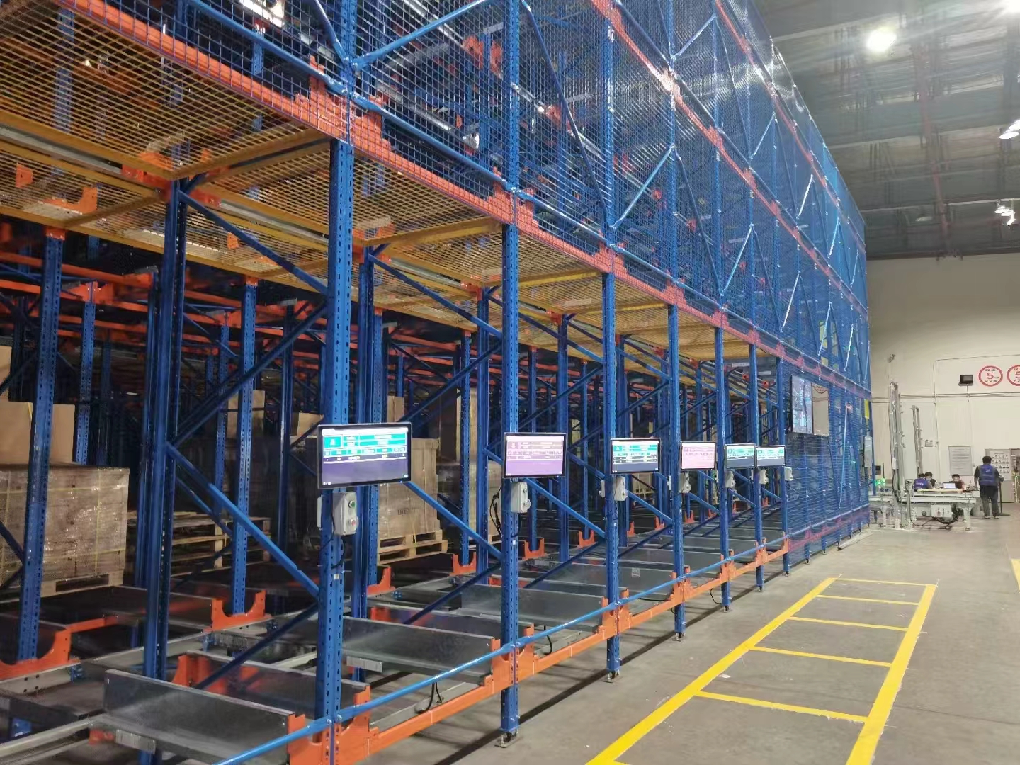 高效仓储新选择：托盘穿梭车的核心价值